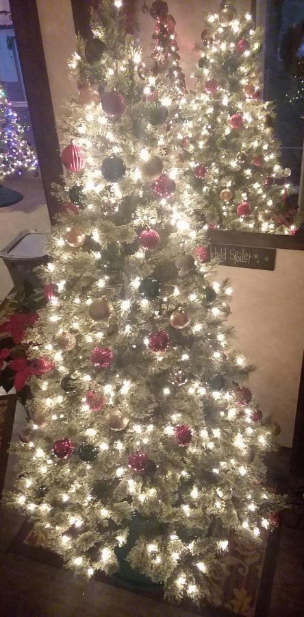 Fully decorated Christmas tree at my grandmas house.