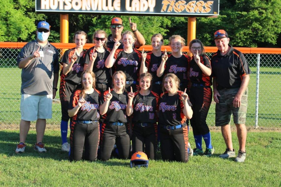 The 2020-2021 Lady Tiger Softball Team after they won Regionals 9-8. 
