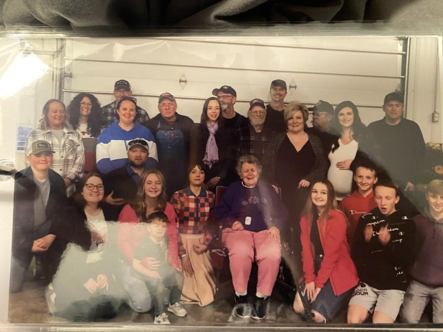 Beabout family Christmas 2021 and as you can see it is quite impossible to get a descent picture with this many people 