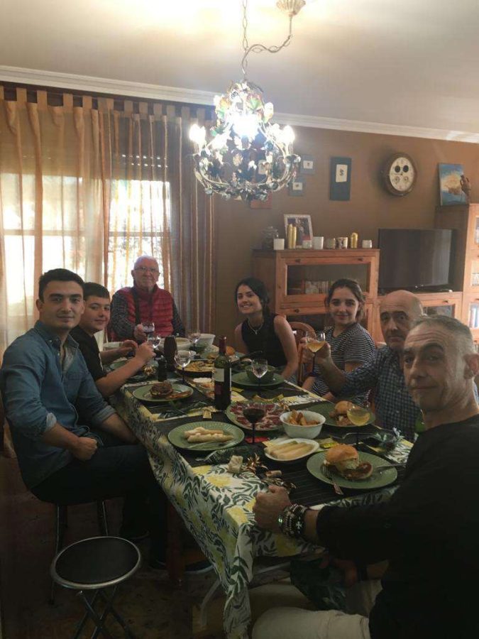 Peios family in Spain
(Xabi, Peio, Tomas, Garazi, Nahia, Patxi, and Vicente)