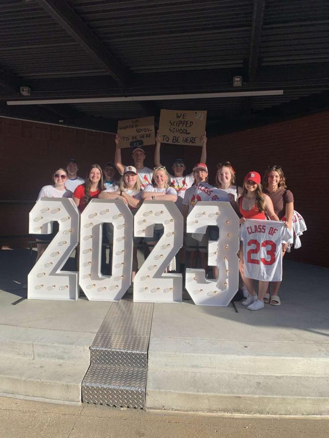 Senior class that traveled in front of the lit up 2023 sign 