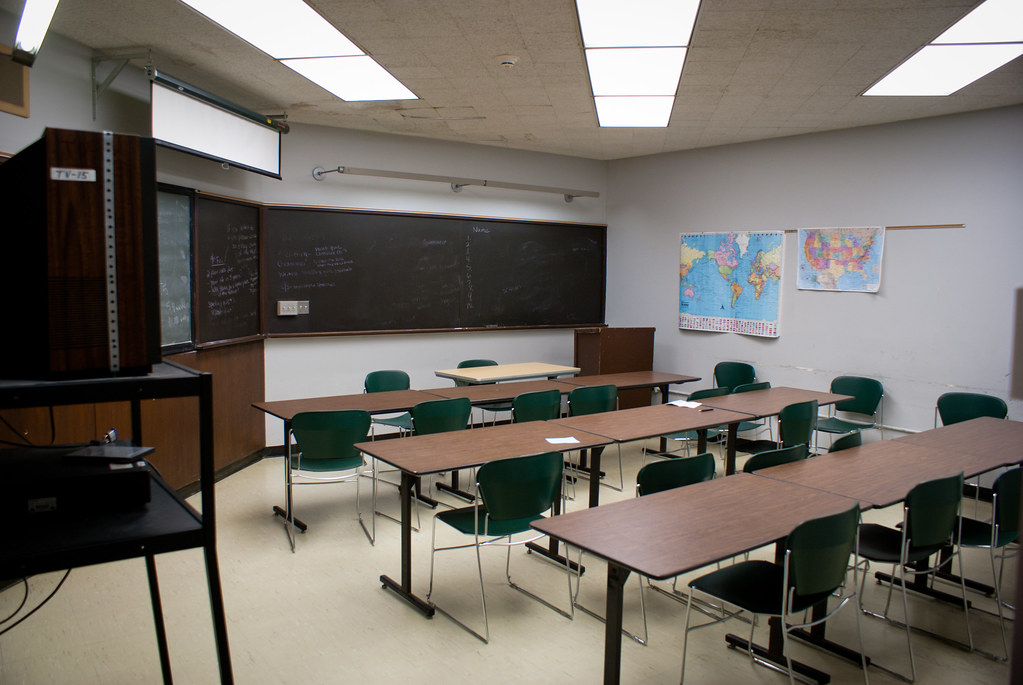 Fulton Montgomery Community College - Class room by vauvau is licensed under CC BY 2.0.