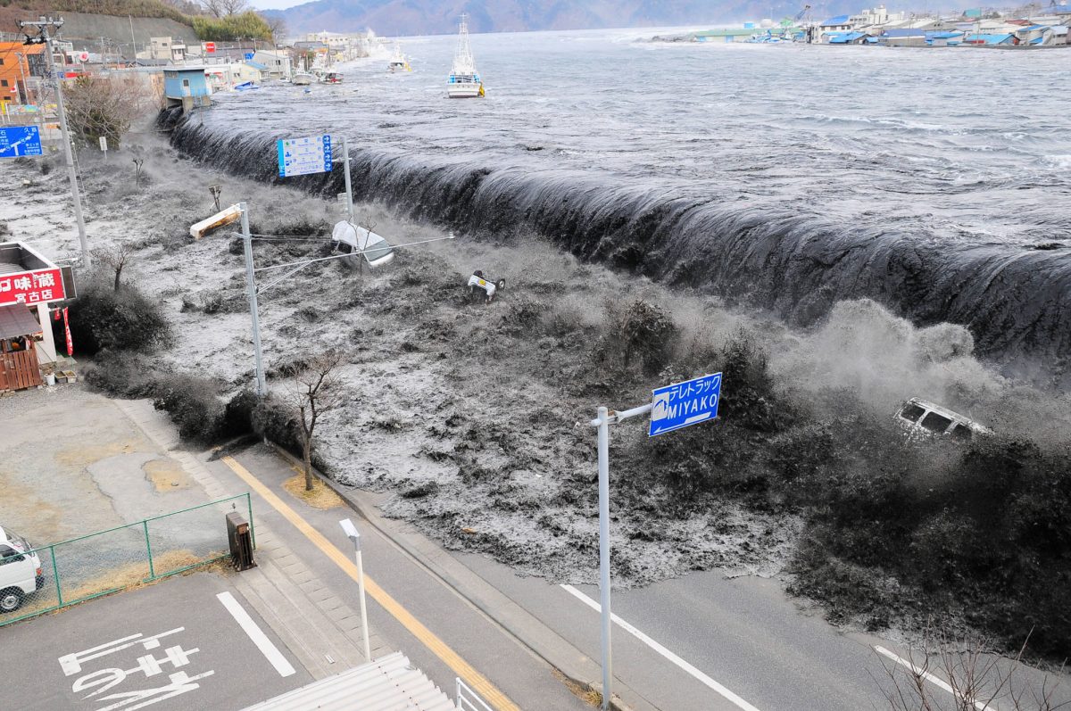 A+wave+approaches+Miyako+City+from+the+Heigawa+estuary+in+Iwate+Prefecture+after+the+magnitude+8.9+earthquake+struck+the+area+March+11%2C+2011.++Picture+taken+March+11%2C+2011.++REUTERS%2FMainichi+Shimbun%28JAPAN+-+Tags%3A+DISASTER+ENVIRONMENT+IMAGES+OF+THE+DAY%29+FOR+EDITORIAL+USE+ONLY.+NOT+FOR+SALE+FOR+MARKETING+OR+ADVERTISING+CAMPAIGNS.+JAPAN+OUT.+NO+COMMERCIAL+OR+EDITORIAL+SALES+IN+JAPAN+-+RTR2JTXO